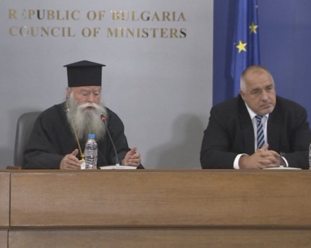 Вътрешният министър предупреди: Ако мерките не се спазват, ще затворим пазарите