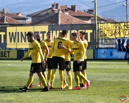 Ботев припомня паметни мачове на феновете си