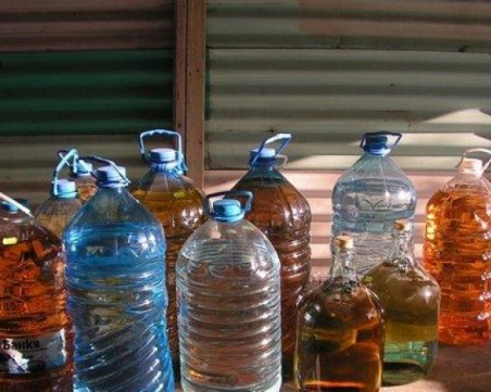 Удар! Спипаха търговец, продавал незаконно алкохол край Асеновград