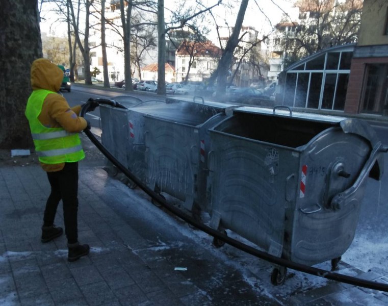 За трети път: Контейнерите в Пловдив щателно дезинфекцирани