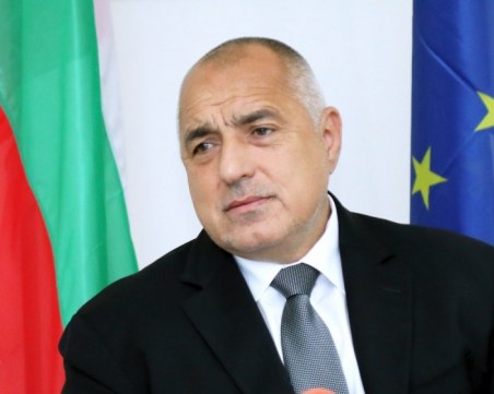 Борисов: Въвеждаме задължителни маски