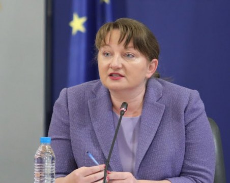 Отпускат 375 лв. на родители в неплатен отпуск