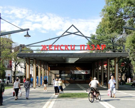 Полиция затвори Женския пазар