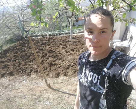 Станилия смени греблото с лопата за един невероятен жест