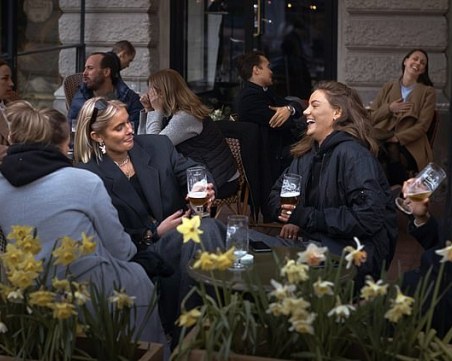 В Швеция няма карантина, но заразата отслабва