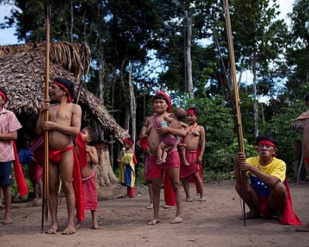 Вирусът порази и племе в Амазония - 15-годишно момче почина