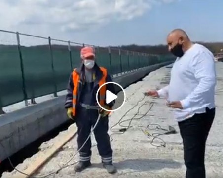 Борисов на тур в страната! Инспектира работата по магистралите, навестява работници на полето