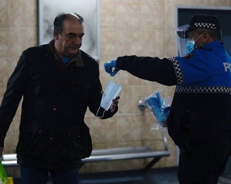 Европа отпуска блокадата, отварят фабрики, магазини и училища