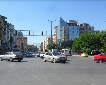 Обновяват маркировката на възлово кръстовище в Пловдив, да се шофира внимателно