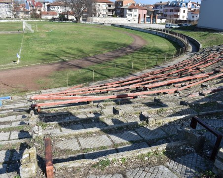 Слагат охрана на стадион в Асеновград