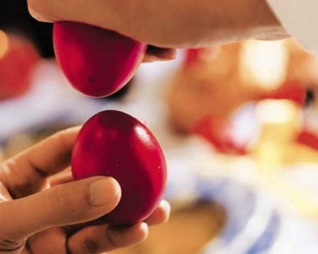 Вместо аплодисменти: Българи посрещат Великден с думите