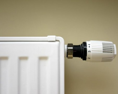 Депутатите решават да връщат ли пари от стари сметки за ток и парно