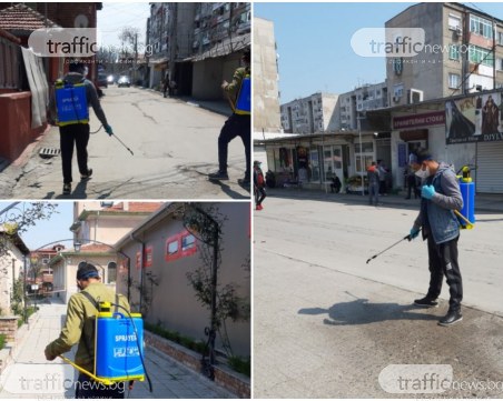 Доброволци разпръскват дезинфектант в Столипиново