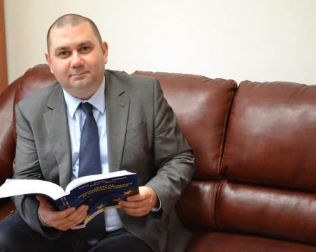 Доцент по Конституционно право от Пловдив тълкува извънредното положение