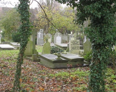 Починалата от COVID-19 жена в Хисаря погребана служебно при изключителни мерки за сигурност