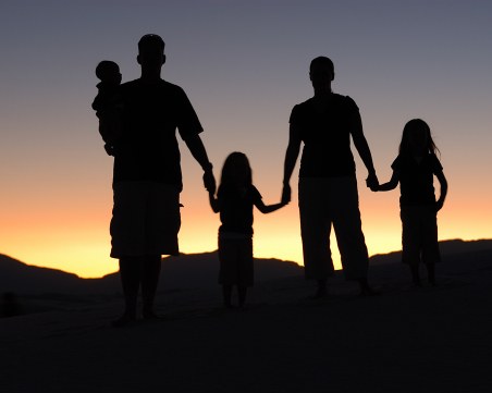 За родителите в неплатен отпуск: Ето условията, за да получат помощ от 375 лева!