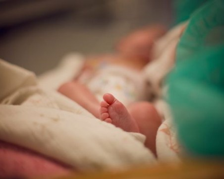 Бебе на 29 дни почина от коронавирус, стана една от най-младите жертви в света