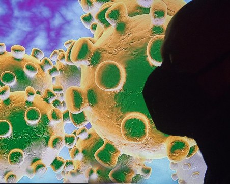 Броят на поразените от COVID-19 мина 2 млн. души, разболяват се по 75 000 на ден