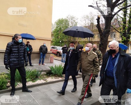 НА ЖИВО: Ген. Мутафчийски открива лабораторията в Пловдив, може да прави 28 теста за 3 часа