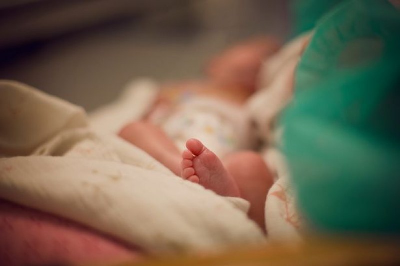 Бебе на 29 дни почина от коронавирус, стана една от най-младите жертви в света