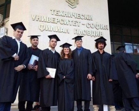 600 души са се явили на 