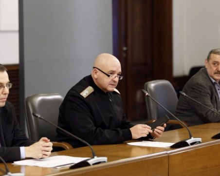 Ген. Мутафчийски: Всички, които излязоха от София, може да разнесат заразата