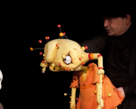 Куклениците подаряват