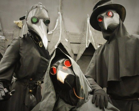 Маските за лице - от д-р Чума до Covid-19