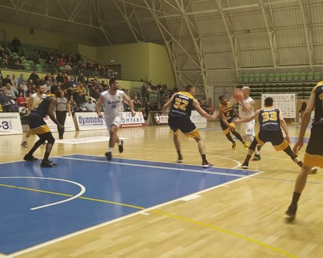 Прекратиха окончателно сезона в Националната баскетболна лига