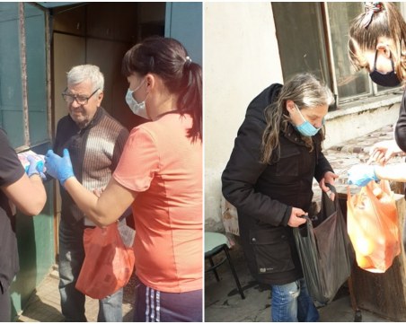 Доброволци помогнаха на нуждаещи се хора в Първенец