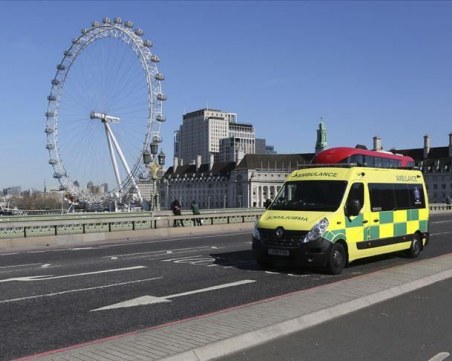 Всеки трети тестван във Великобритания - болен! Отново ръст на заразените и починалите