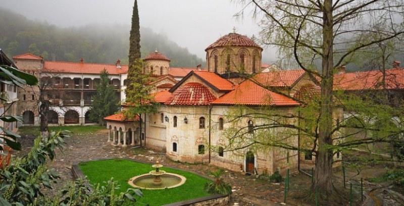 Бачковският манастир опустя, вратите му остават отворени
