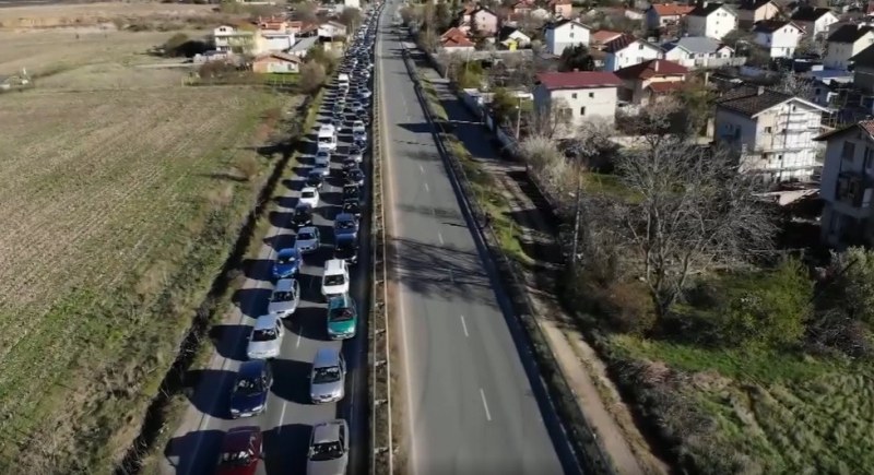 Шефът на Пирогов към напусналите софиянци: Останете си на вилите!