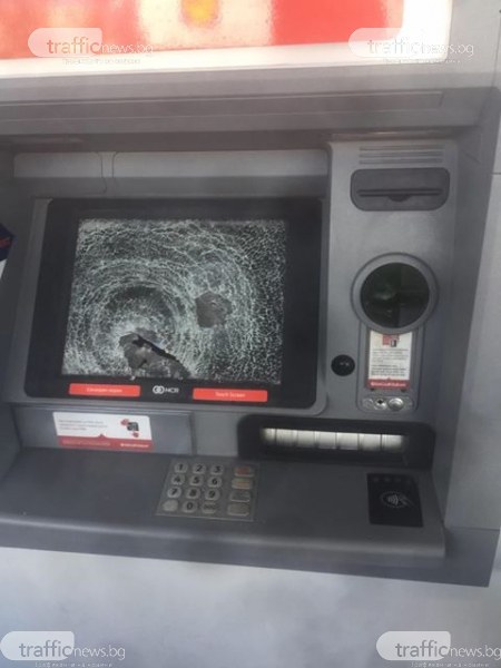 Вандали потрошиха банкоматите в Кючука