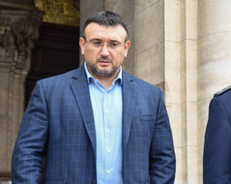 Вътрешният министър: Стотици не могат да се приберат в София