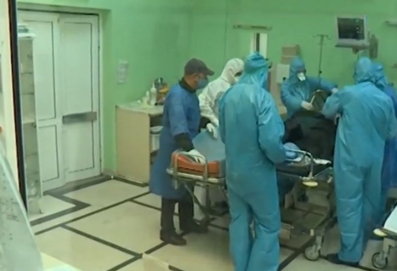 Медици, борещи се с COVID-19 у нас: Не сме се прибирали от месец, не сме прегъщали децата си