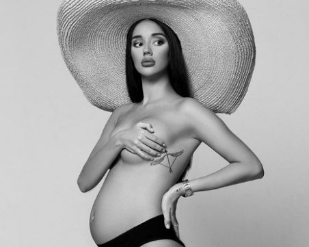 Биляна Лазарова застана пред обектива гола и бременна