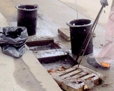 Чистят шахтите в Пловдив по график! Вижте къде да не паркирате