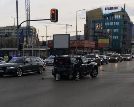 Колата на Милен Цветков изхвърчала на 20 метра от удара с джипа