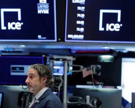 Рекорден спад в цената на петрола, стигна нива от преди 20 години