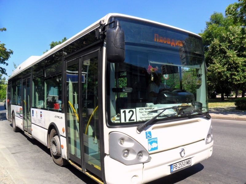 Преасфалтират улица в Пловдив, 5 автобуса променят маршрутите си от днес