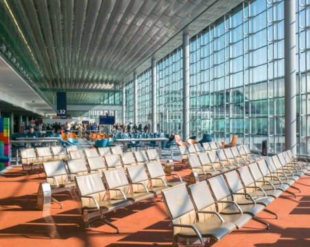 Франция с крайна мярка: Спира всички полети извън Шенгенската зона