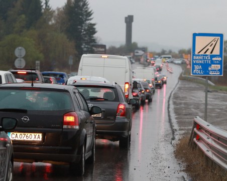 Мъж проби барикадата за София, арестуваха го