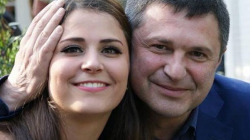 Погребват Милен Цветков в най-тесен кръг
