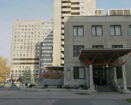 Десетки здравни работници се заразиха с Covid-19 в московска болница, лекар почина