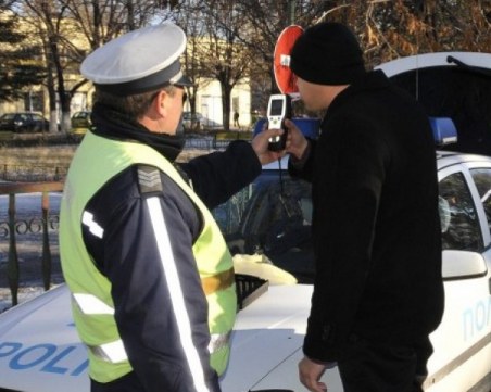 Друсан зад волана доброволно предаде на униформените каширани у него наркотици