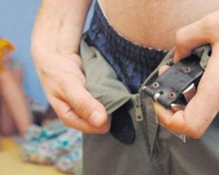 Година баща блудства с дъщеря си, арестуваха го