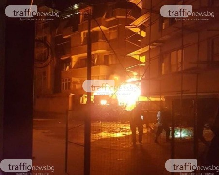 Голям пожар в центъра на Пловдив! Жилищна кооперация лумна в пламъци