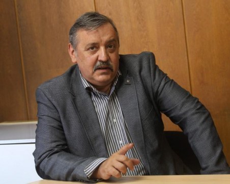 Кантарджиев: Пикът на коронавируса идва до дни