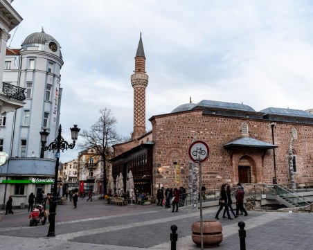 Мюсюлманите раздават храна на 150 души в дните от Рамазан Байрям